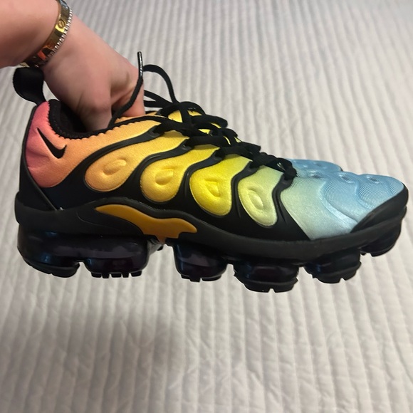 Multicolor Gradiant Workout Shoes - Picture 2 of 3